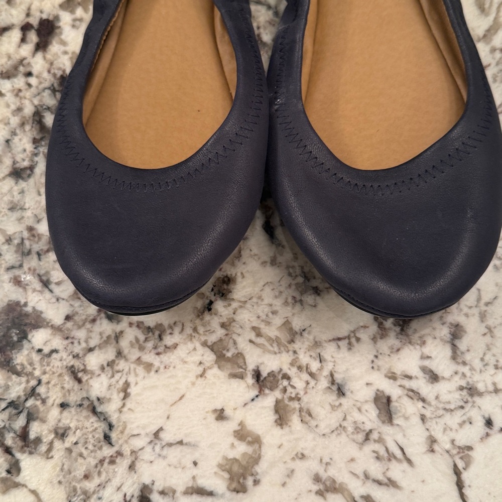 Women's Navy Ballet Flats.. lucky brand .. navy .9M
New - Picture 2 of 4